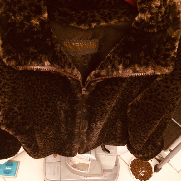 Made in Canada-Fun Faux Fur Jackets, Girls, sz 12, and sz 16 - Picture 8 of 11